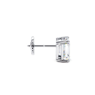 Boucles d'Oreilles Montaigne Diamant Taille Émeraude, puces solitaires en diamants de laboratoire, or blanc 18 carats ou platine 950 — Maison Laveran Paris
