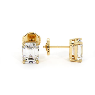 Boucles d'Oreilles Montaigne Diamant Taille Émeraude, puces solitaires en diamants de laboratoire, or jaune 18 carats — Maison Laveran Paris