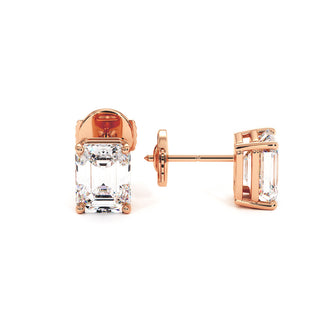 Boucles d'Oreilles Montaigne Diamant Taille Émeraude, puces solitaires en diamants de laboratoire, or rose 18 carats — Maison Laveran Paris
