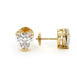 Boucles d'Oreilles Montaigne Diamant Cœur, puces solitaires en diamants de laboratoire, or jaune 18 carats — Maison Laveran Paris