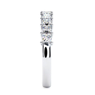 Demi-Alliance Montaigne Diamants Princesses, diamants de laboratoire, or blanc 18 carats ou platine 950 — Maison Laveran Paris
