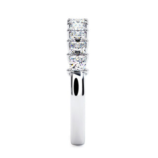 Demi-Alliance Montaigne Diamants Princesses, diamants de laboratoire, or blanc 18 carats ou platine 950 — Maison Laveran Paris