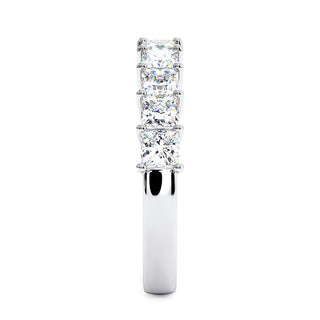 Demi-Alliance Concorde Diamants Princesses, diamants de laboratoire, or blanc 18 carats ou platine 950 — Maison Laveran Paris