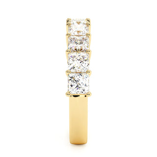 Demi-Alliance Concorde Diamants Princesses, diamants de laboratoire, or jaune 18 carats — Maison Laveran Paris