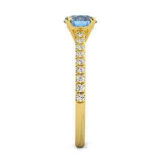 Bague Vendôme Diamant Bleu Rond, diamant de laboratoire bleu, or jaune 18 carats — Maison Laveran Paris