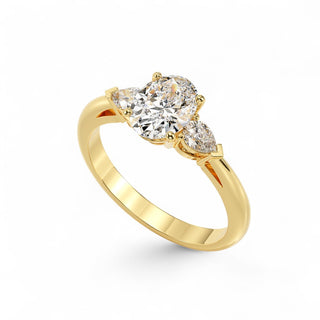 Solitaire Wagram Ovale, trilogie de diamants de laboratoire, or jaune 18 carats — Maison Laveran Paris