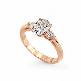 Solitaire Wagram Ovale, trilogie de diamants de laboratoire, or rose 18 carats — Maison Laveran Paris