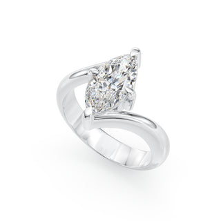 Solitaire Marquise Élysée, diamant de laboratoire taille marquise, or blanc 18 carats ou platine 950 — Maison Laveran Paris