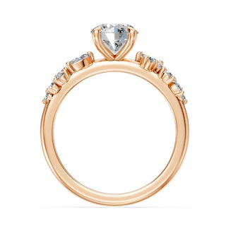 Bague de fiançailles Sévigné, diamant rond et épaules serties de marquises et brillants, or rose 18 carats — Maison Laveran Paris