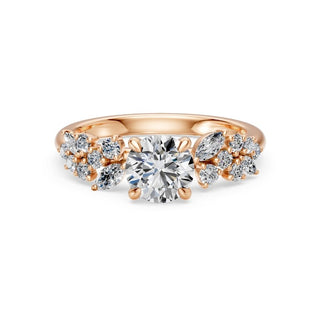 Bague de fiançailles Sévigné, diamant rond et épaules serties de marquises et brillants, or rose 18 carats — Maison Laveran Paris