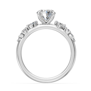 Bague de fiançailles Sévigné, diamant rond et épaules serties de marquises et brillants, or blanc 18 carats ou platine 950 — Maison Laveran Paris