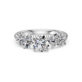 Bague de fiançailles Sévigné, diamant rond et épaules serties de marquises et brillants, or blanc 18 carats ou platine 950 — Maison Laveran Paris