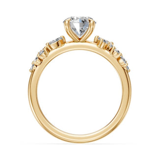 Bague de fiançailles Sévigné, diamant rond et épaules serties de marquises et brillants, or jaune 18 carats — Maison Laveran Paris