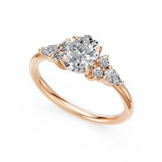 Bague de fiançailles Étoile, diamant ovale et bouquets de diamants en épaulement, or rose 18 carats — Maison Laveran Paris