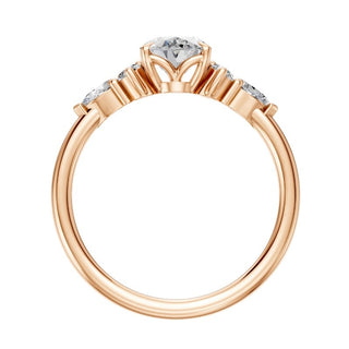 Bague de fiançailles Étoile, diamant ovale et bouquets de diamants en épaulement, or rose 18 carats — Maison Laveran Paris