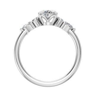Bague de fiançailles Étoile, diamant ovale et bouquets de diamants en épaulement, or blanc 18 carats ou platine 950 — Maison Laveran Paris