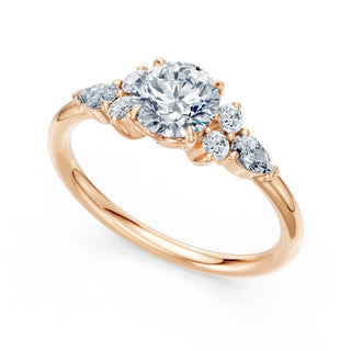 Bague de fiançailles Étoile, solitaire diamant rond et bouquets de diamants en épaulement, or rose 18 carats — Maison Laveran Paris