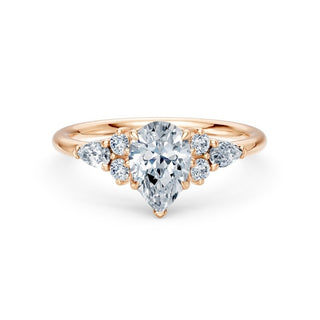 Bague de fiançailles Étoile, diamant poire et bouquets de diamants en épaulement, or rose 18 carats — Maison Laveran Paris