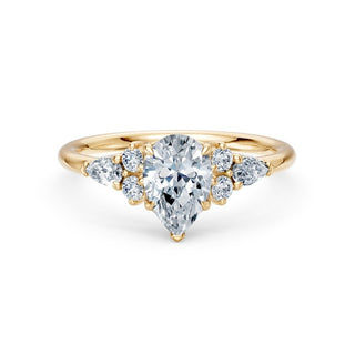 Bague de fiançailles Étoile, diamant poire et bouquets de diamants en épaulement, or jaune 18 carats — Maison Laveran Paris