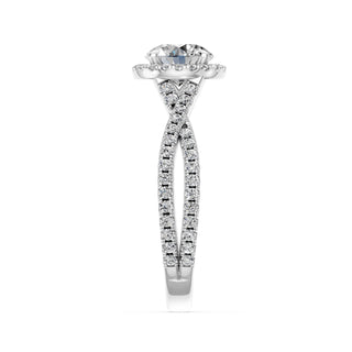 Bague de fiançailles Alma, solitaire diamant rond, halo et jonc entrelacé pavé, or blanc 18 carats ou platine 950 — Maison Laveran Paris