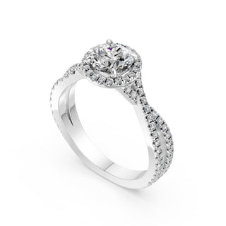 Bague de fiançailles Alma, solitaire diamant rond, halo et jonc entrelacé pavé, or blanc 18 carats ou platine 950 — Maison Laveran Paris