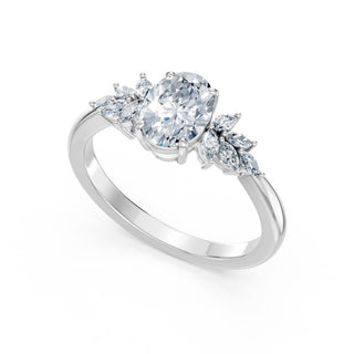 Bague de fiançailles Rive Gauche, diamant ovale et diamants marquises en épaulement, or blanc 18 carats ou platine 950 — Maison Laveran Paris