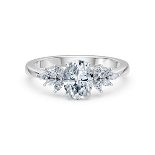 Bague de fiançailles Rive Gauche, diamant ovale et diamants marquises en épaulement, or blanc 18 carats ou platine 950 — Maison Laveran Paris