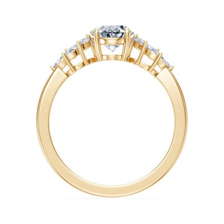 Bague de fiançailles Rive Gauche, diamant ovale et diamants marquises en épaulement, or jaune 18 carats — Maison Laveran Paris
