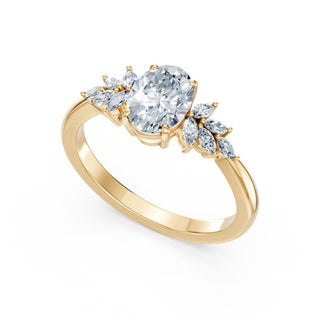 Bague de fiançailles Rive Gauche, diamant ovale et diamants marquises en épaulement, or jaune 18 carats — Maison Laveran Paris