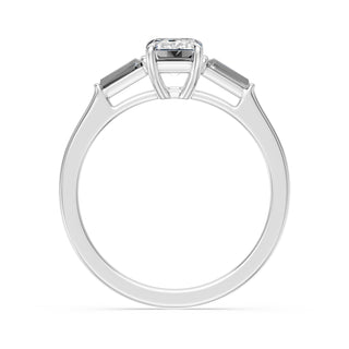 Bague de fiançailles Saint Paul, diamant taille émeraude et baguettes en épaulement, or blanc 18 carats ou platine 950 — Maison Laveran Paris