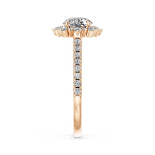 Bague de fiançailles Bastille, solitaire diamant rond, halo fleur et jonc pavé, or rose 18 carats — Maison Laveran Paris