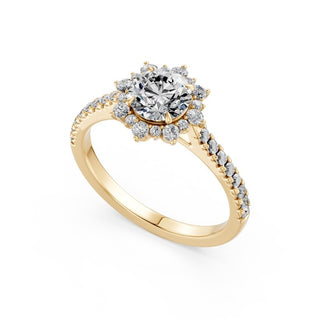Bague de fiançailles Bastille, solitaire diamant rond, halo fleur et jonc pavé, or jaune 18 carats — Maison Laveran Paris