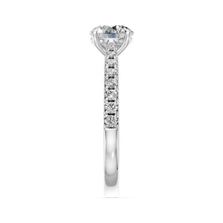 Bague de fiançailles Solitaire Cadet, diamant rond sur monture cathédrale quatre griffes, or blanc 18 carats ou platine 950 — Maison Laveran Paris