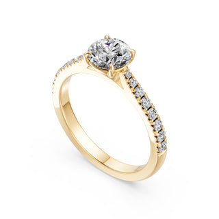 Bague de fiançailles Solitaire Cadet, diamant rond sur monture cathédrale quatre griffes, or jaune 18 carats — Maison Laveran Paris