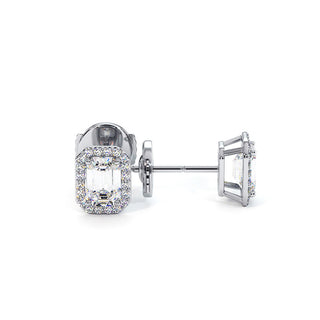 Boucles d'Oreilles Odéon Diamant Taille Émeraude, halo de diamants de laboratoire, or blanc 18 carats ou platine 950 — Maison Laveran Paris