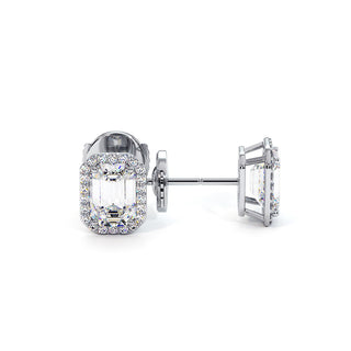 Boucles d'Oreilles Odéon Diamant Taille Émeraude, halo de diamants de laboratoire, or blanc 18 carats ou platine 950 — Maison Laveran Paris