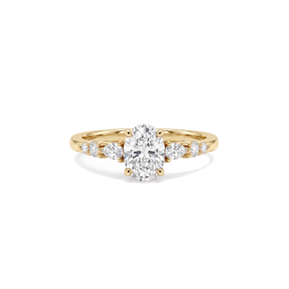 Bague Dauphine, diamant ovale épaulé de diamants poires et ronds, or jaune 18 carats — Maison Laveran Paris