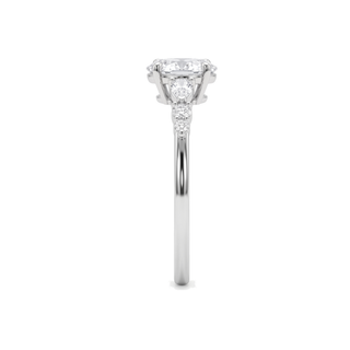Bague Dauphine, diamant ovale épaulé de diamants poires et ronds, or blanc 18 carats ou platine 950 — Maison Laveran Paris