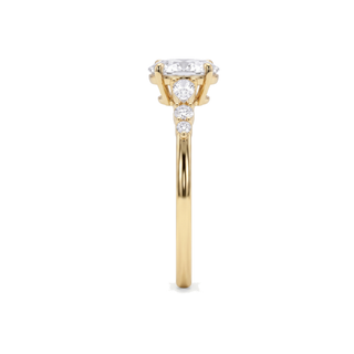 Bague Dauphine, diamant ovale épaulé de diamants poires et ronds, or jaune 18 carats — Maison Laveran Paris