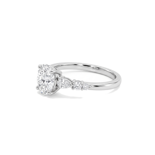Bague Dauphine, diamant ovale épaulé de diamants poires et ronds, or blanc 18 carats ou platine 950 — Maison Laveran Paris