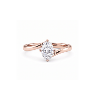 Bague Louvre Ovale, solitaire diamant ovale sur jonc torsade, or rose 18 carats — Maison Laveran Paris