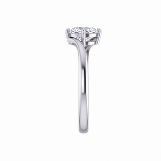 Bague Louvre Rond, solitaire diamant rond sur jonc torsade, or blanc 18 carats ou platine 950 — Maison Laveran Paris