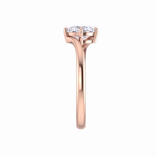 Bague Louvre Rond, solitaire diamant rond sur jonc torsade, or rose 18 carats — Maison Laveran Paris