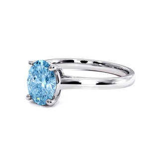 Bague Montaigne Ovale, diamant bleu de laboratoire, vue de trois-quarts, or blanc 18 carats ou platine 950 — Maison Laveran Paris
