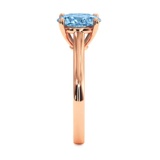 Bague Montaigne Ovale, diamant bleu de laboratoire, vue de profil, or rose 18 carats — Maison Laveran Paris