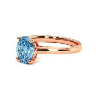 Bague Montaigne Ovale, diamant bleu de laboratoire, vue de trois-quarts, or rose 18 carats — Maison Laveran Paris