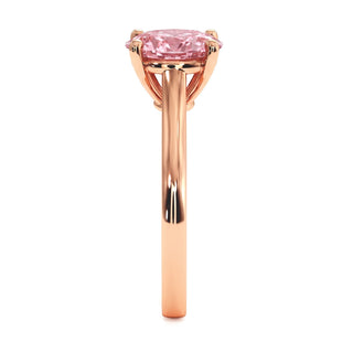 Bague Montaigne Ovale, diamant rose de laboratoire, vue de profil, or rose 18 carats — Maison Laveran Paris