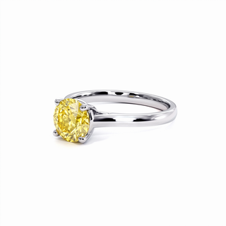 Montaigne-Ring im Rundschliff, gelber Labordiamant, Dreiviertelansicht, 18 Karat Weißgold oder Platin 950 — Maison Laveran Paris