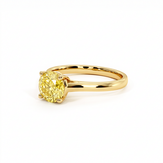 Montaigne-Ring im Rundschliff, gelber Labordiamant, Dreiviertelansicht, 18 Karat Gelbgold — Maison Laveran Paris