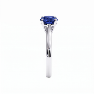 Montaigne Ring, round-cut synthetic blue sapphire (lab-created stone), profile view, 18k white gold or 950 platinum — Maison Laveran Paris